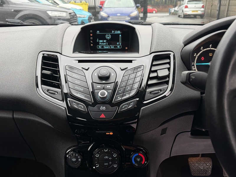 Ford Fiesta 1.0T EcoBoost Zetec Hatchback 5dr Petrol Powershift Euro 5 (100 ps) - U2312