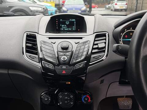 Ford Fiesta 1.0T EcoBoost Zetec Hatchback 5dr Petrol Powershift Euro 5 (100 ps) - U2312