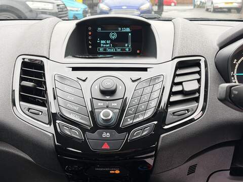 Ford Fiesta 1.0T EcoBoost Zetec Hatchback 5dr Petrol Powershift Euro 5 (100 ps) - U2312