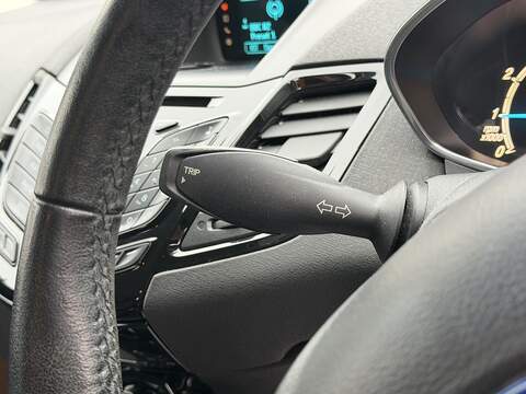 Ford Fiesta 1.0T EcoBoost Zetec Hatchback 5dr Petrol Powershift Euro 5 (100 ps) - U2312