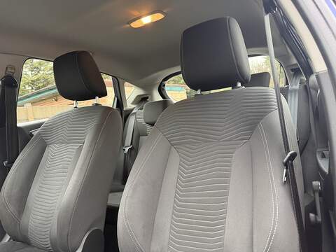 Ford Fiesta 1.0T EcoBoost Zetec Hatchback 5dr Petrol Powershift Euro 5 (100 ps) - U2312