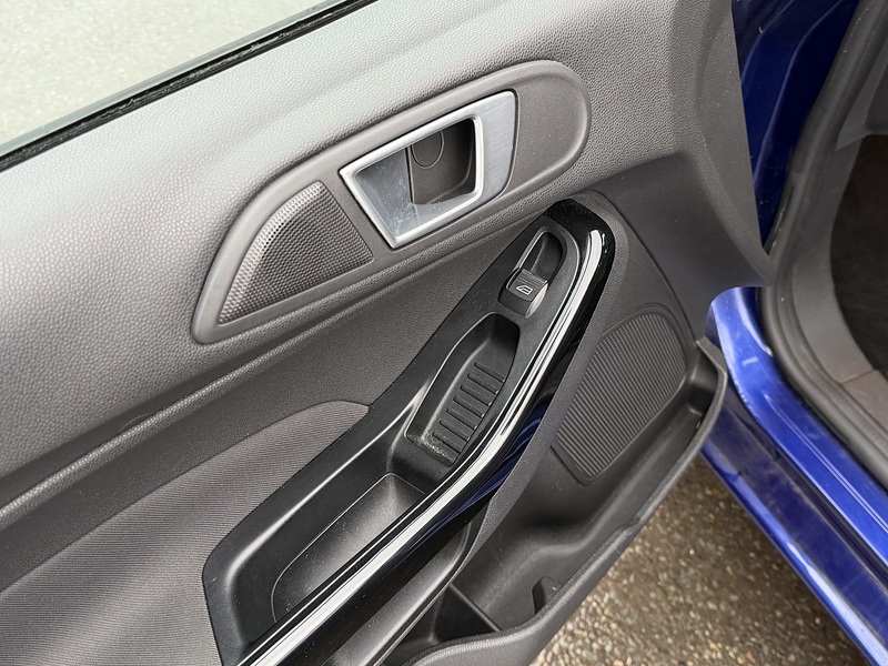 Ford Fiesta 1.0T EcoBoost Zetec Hatchback 5dr Petrol Powershift Euro 5 (100 ps) - U2312