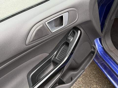 Ford Fiesta 1.0T EcoBoost Zetec Hatchback 5dr Petrol Powershift Euro 5 (100 ps) - U2312