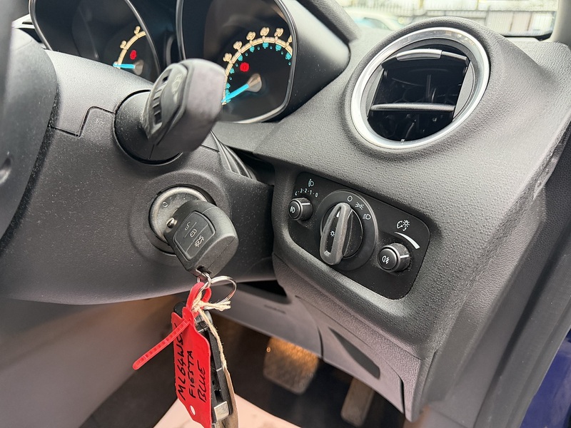 Ford Fiesta 1.0T EcoBoost Zetec Hatchback 5dr Petrol Powershift Euro 5 (100 ps) - U2312