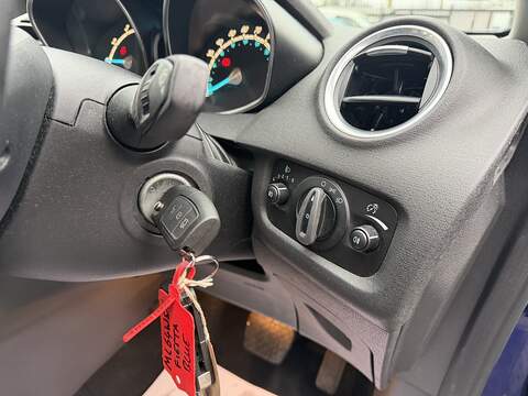 Ford Fiesta 1.0T EcoBoost Zetec Hatchback 5dr Petrol Powershift Euro 5 (100 ps) - U2312