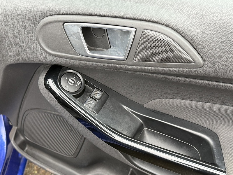 Ford Fiesta 1.0T EcoBoost Zetec Hatchback 5dr Petrol Powershift Euro 5 (100 ps) - U2312