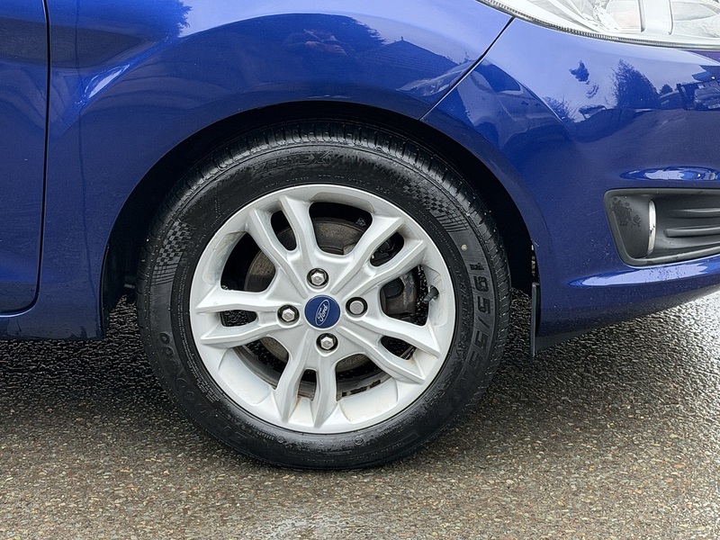 Ford Fiesta 1.0T EcoBoost Zetec Hatchback 5dr Petrol Powershift Euro 5 (100 ps) - U2312