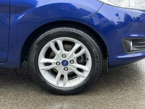 Ford Fiesta 1.0T EcoBoost Zetec Hatchback 5dr Petrol Powershift Euro 5 (100 ps) - U2312