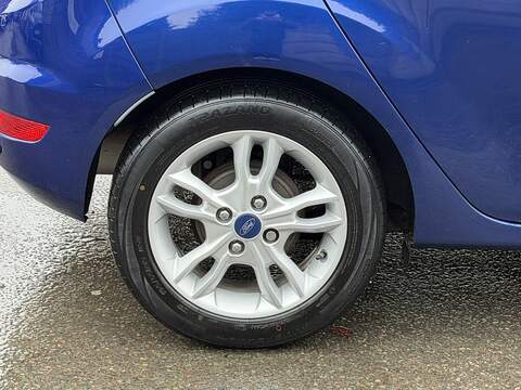 Ford Fiesta 1.0T EcoBoost Zetec Hatchback 5dr Petrol Powershift Euro 5 (100 ps) - U2312