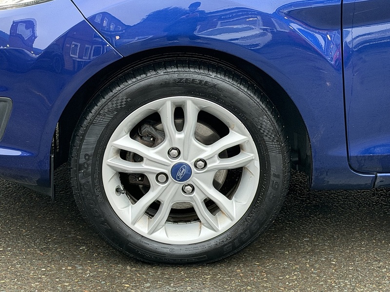 Ford Fiesta 1.0T EcoBoost Zetec Hatchback 5dr Petrol Powershift Euro 5 (100 ps) - U2312