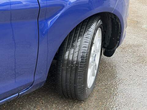 Ford Fiesta 1.0T EcoBoost Zetec Hatchback 5dr Petrol Powershift Euro 5 (100 ps) - U2312