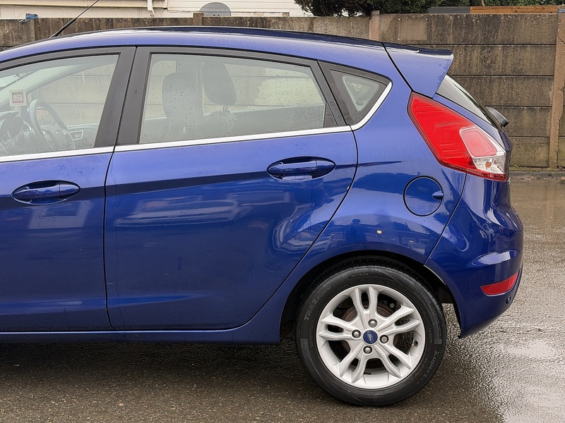 Ford Fiesta 1.0T EcoBoost Zetec Hatchback 5dr Petrol Powershift Euro 5 (100 ps) - U2312
