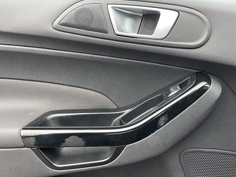 Ford Fiesta 1.0T EcoBoost Titanium Hatchback 5dr Petrol Powershift Euro 6 (100 ps) - U2314