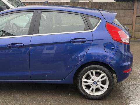Ford Fiesta 1.0T EcoBoost Zetec Hatchback 5dr Petrol Powershift Euro 5 (100 ps) - U2317
