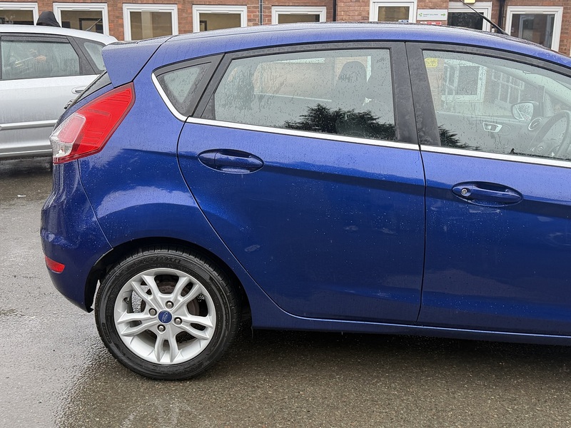 Ford Fiesta 1.0T EcoBoost Zetec Hatchback 5dr Petrol Powershift Euro 5 (100 ps) - U2317