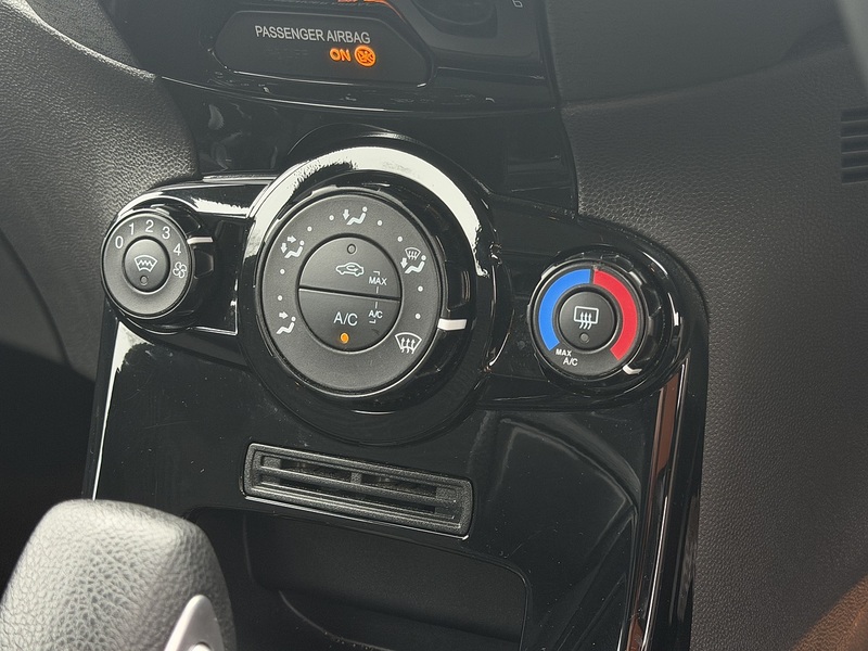 Ford Fiesta 1.0T EcoBoost Zetec Hatchback 5dr Petrol Powershift Euro 5 (100 ps) - U2317