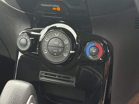 Ford Fiesta 1.0T EcoBoost Zetec Hatchback 5dr Petrol Powershift Euro 5 (100 ps) - U2317