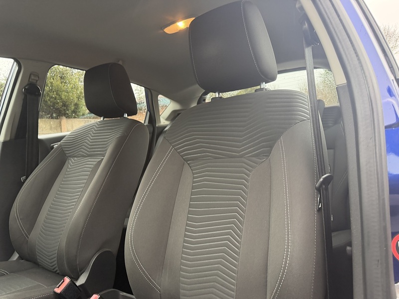 Ford Fiesta 1.0T EcoBoost Zetec Hatchback 5dr Petrol Powershift Euro 5 (100 ps) - U2317