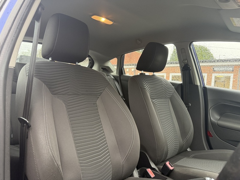 Ford Fiesta 1.0T EcoBoost Zetec Hatchback 5dr Petrol Powershift Euro 5 (100 ps) - U2317