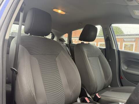Ford Fiesta 1.0T EcoBoost Zetec Hatchback 5dr Petrol Powershift Euro 5 (100 ps) - U2317