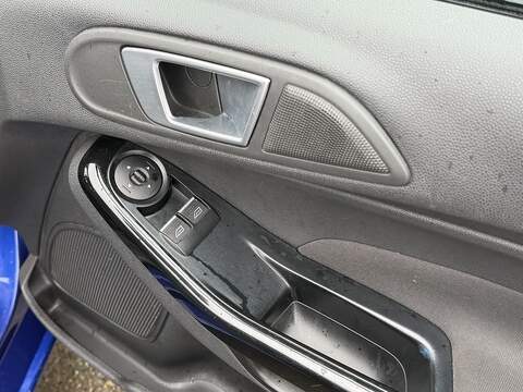 Ford Fiesta 1.0T EcoBoost Zetec Hatchback 5dr Petrol Powershift Euro 5 (100 ps) - U2317