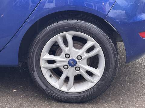 Ford Fiesta 1.0T EcoBoost Zetec Hatchback 5dr Petrol Powershift Euro 5 (100 ps) - U2317