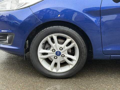 Ford Fiesta 1.0T EcoBoost Zetec Hatchback 5dr Petrol Powershift Euro 5 (100 ps) - U2317