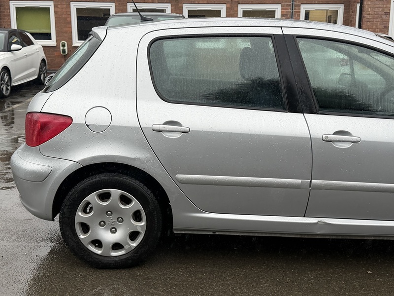 Peugeot 307 1.4 16v Envy Hatchback 5dr Petrol Manual (155 g/km, 90 bhp) - U2318
