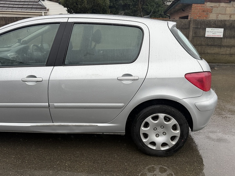 Peugeot 307 1.4 16v Envy Hatchback 5dr Petrol Manual (155 g/km, 90 bhp) - U2318