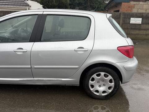 Peugeot 307 1.4 16v Envy Hatchback 5dr Petrol Manual (155 g/km, 90 bhp) - U2318
