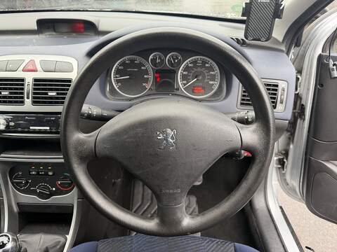 Peugeot 307 1.4 16v Envy Hatchback 5dr Petrol Manual (155 g/km, 90 bhp) - U2318