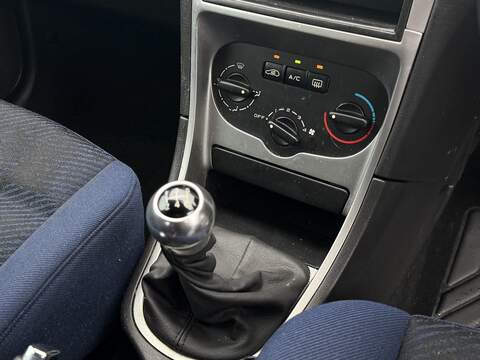 Peugeot 307 1.4 16v Envy Hatchback 5dr Petrol Manual (155 g/km, 90 bhp) - U2318