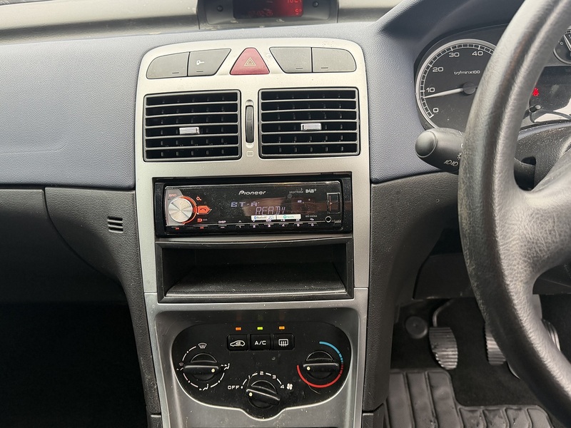 Peugeot 307 1.4 16v Envy Hatchback 5dr Petrol Manual (155 g/km, 90 bhp) - U2318