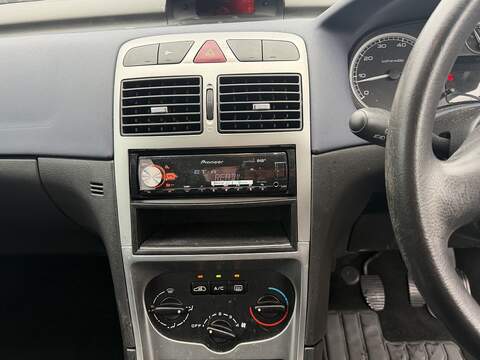 Peugeot 307 1.4 16v Envy Hatchback 5dr Petrol Manual (155 g/km, 90 bhp) - U2318