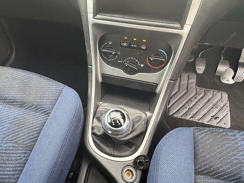 Peugeot 307 1.4 16v Envy Hatchback 5dr Petrol Manual (155 g/km, 90 bhp) - U2318