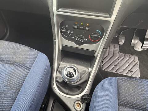 Peugeot 307 1.4 16v Envy Hatchback 5dr Petrol Manual (155 g/km, 90 bhp) - U2318