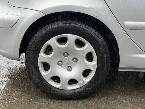 Peugeot 307 1.4 16v Envy Hatchback 5dr Petrol Manual (155 g/km, 90 bhp) - U2318