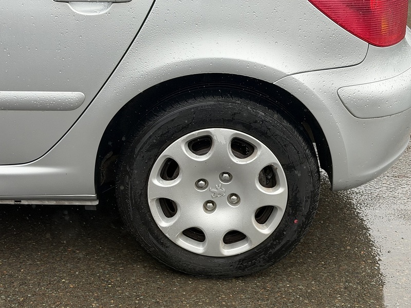 Peugeot 307 1.4 16v Envy Hatchback 5dr Petrol Manual (155 g/km, 90 bhp) - U2318