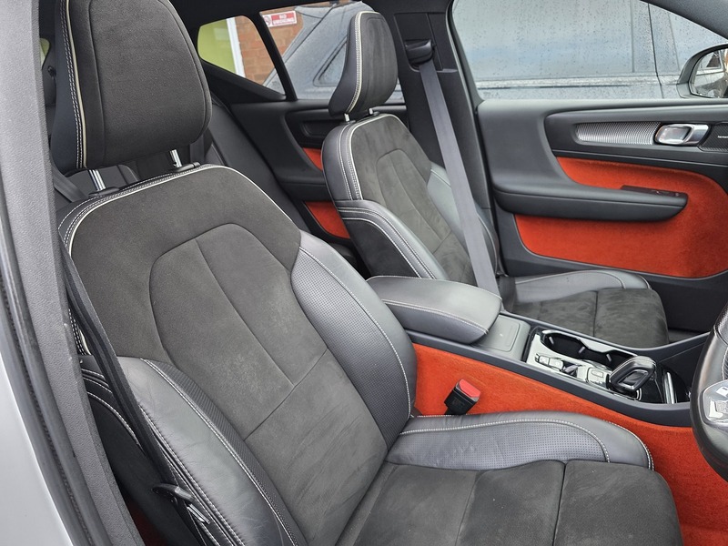 Volvo XC40 2.0 T5 First Edition SUV 5dr Petrol Auto AWD Euro 6 (s/s) (247 ps) - U2322