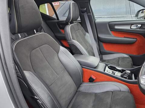 Volvo XC40 2.0 T5 First Edition SUV 5dr Petrol Auto AWD Euro 6 (s/s) (247 ps) - U2322