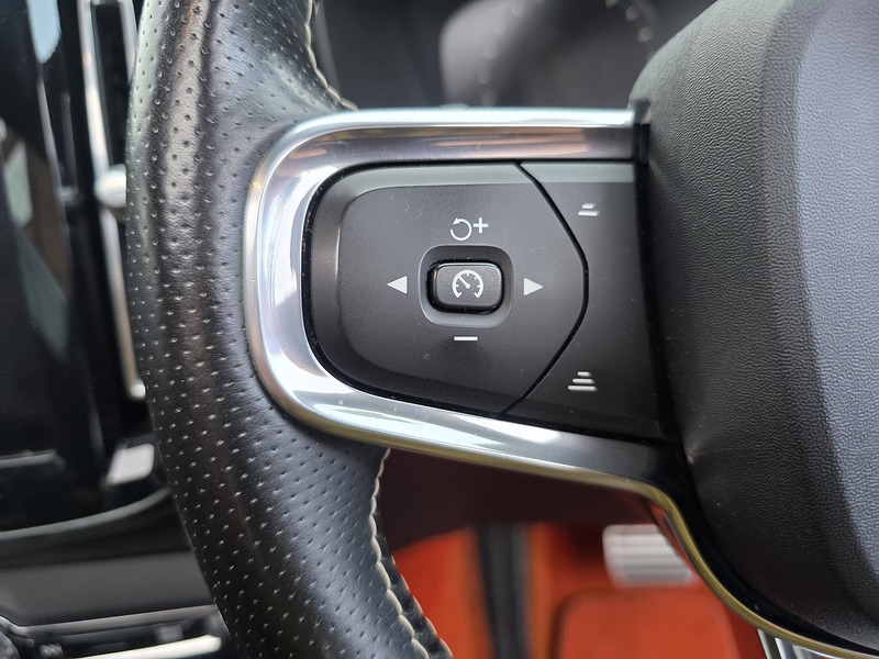 Volvo XC40 2.0 T5 First Edition SUV 5dr Petrol Auto AWD Euro 6 (s/s) (247 ps) - U2322