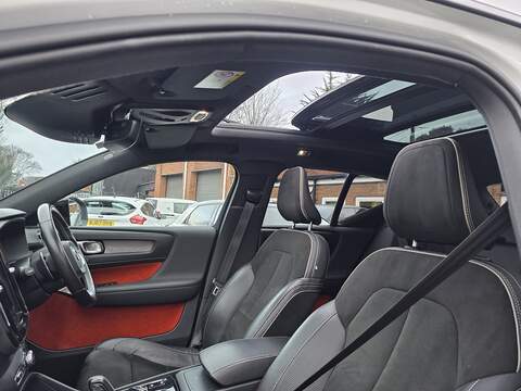 Volvo XC40 2.0 T5 First Edition SUV 5dr Petrol Auto AWD Euro 6 (s/s) (247 ps) - U2322
