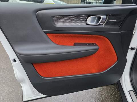 Volvo XC40 2.0 T5 First Edition SUV 5dr Petrol Auto AWD Euro 6 (s/s) (247 ps) - U2322