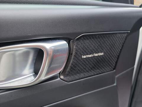 Volvo XC40 2.0 T5 First Edition SUV 5dr Petrol Auto AWD Euro 6 (s/s) (247 ps) - U2322