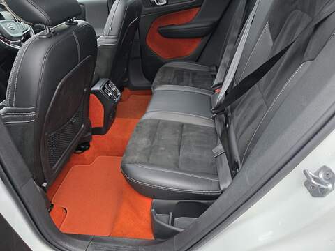 Volvo XC40 2.0 T5 First Edition SUV 5dr Petrol Auto AWD Euro 6 (s/s) (247 ps) - U2322