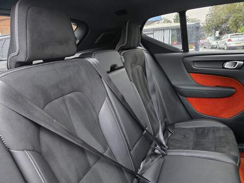 Volvo XC40 2.0 T5 First Edition SUV 5dr Petrol Auto AWD Euro 6 (s/s) (247 ps) - U2322