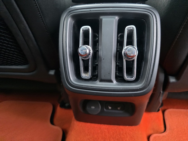 Volvo XC40 2.0 T5 First Edition SUV 5dr Petrol Auto AWD Euro 6 (s/s) (247 ps) - U2322