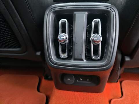 Volvo XC40 2.0 T5 First Edition SUV 5dr Petrol Auto AWD Euro 6 (s/s) (247 ps) - U2322