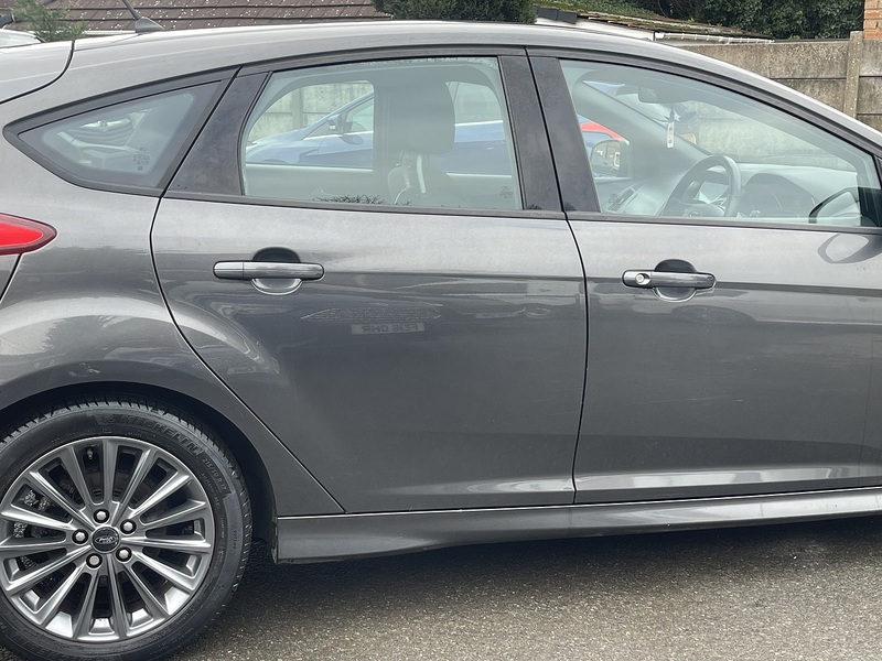 Ford Focus 1.0T EcoBoost ST-Line Hatchback 5dr Petrol Auto Euro 6 (s/s) (125 ps) - U2325