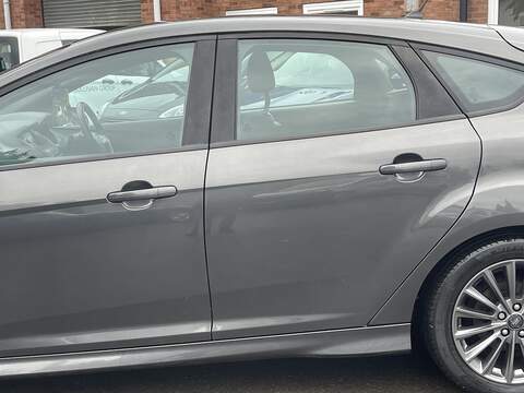 Ford Focus 1.0T EcoBoost ST-Line Hatchback 5dr Petrol Auto Euro 6 (s/s) (125 ps) - U2325